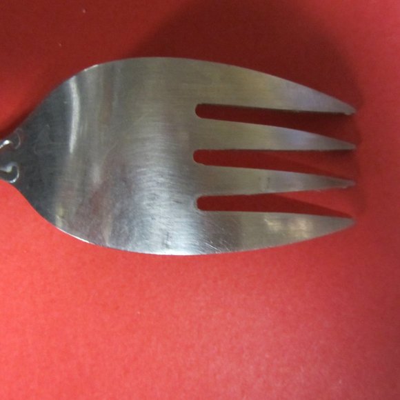 VINTAGE 80'S LIFETIME CUTLERY STAINLESS GLOSSY SCROLL EDGE COLD MEAT FORK - Picture 6 of 7